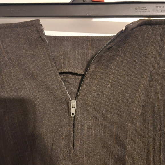 Womens suit with skirt and jacket.  Size 7/8. Great condition. - Picture 10 of 11